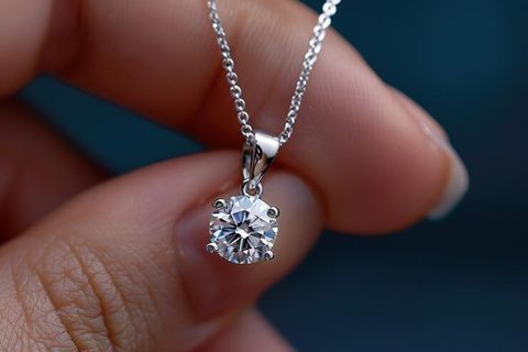 Discover Solitaire Pendants: Popular Styles and Elegant Design Inspirations