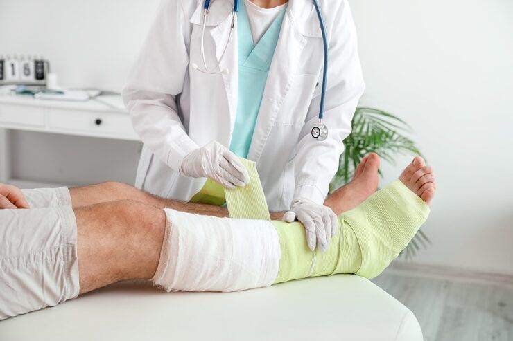 Guide to Bone Fracture Healing: Stages, Timeline, and Recovery Factors