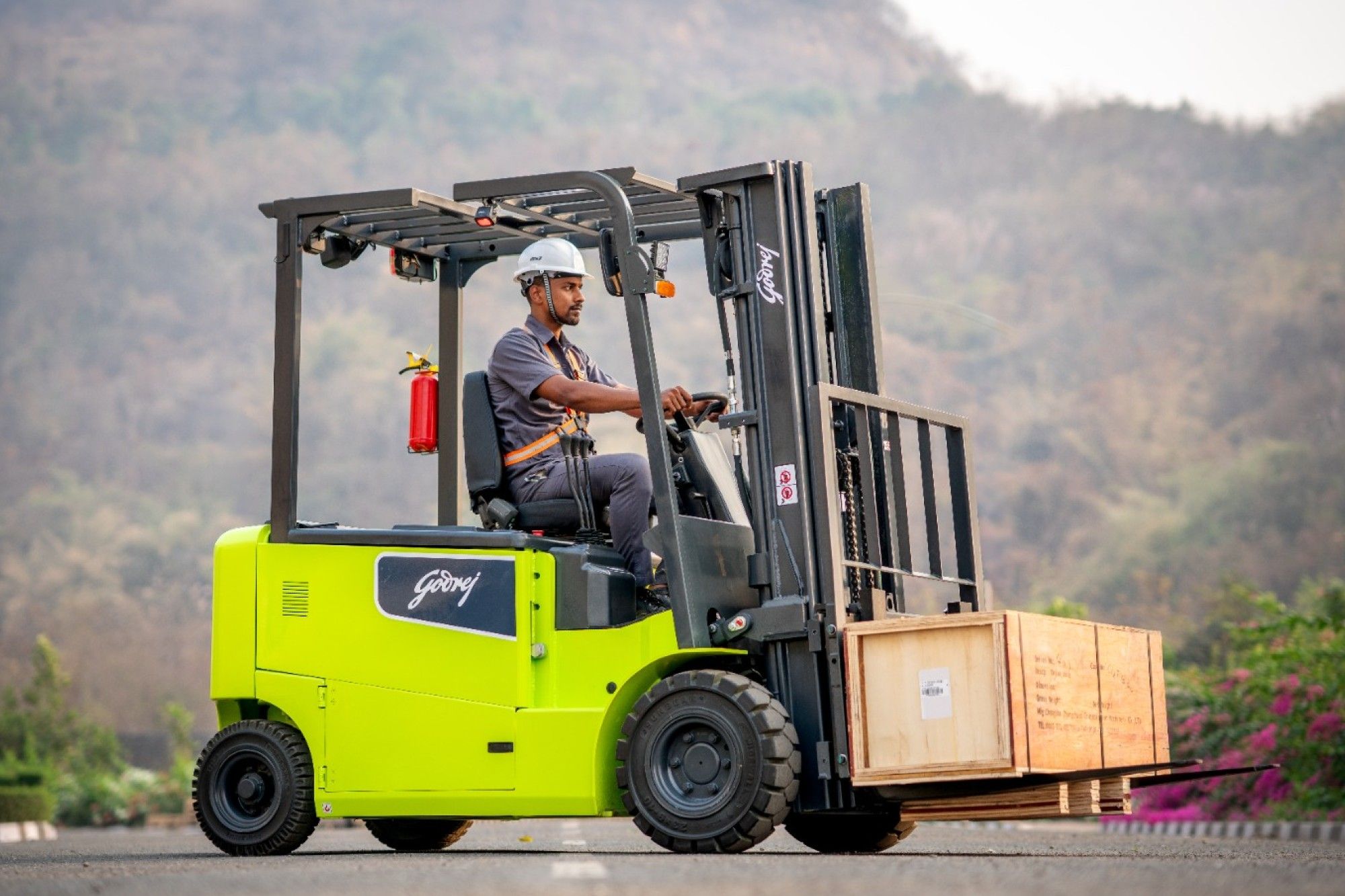 What You Should Know About Electric Forklifts Procurement Before Expanding Your Fleet