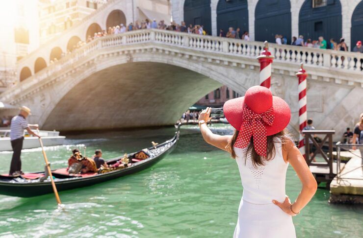 Venice Gondola Experiences: Routes, History & Travel Guide