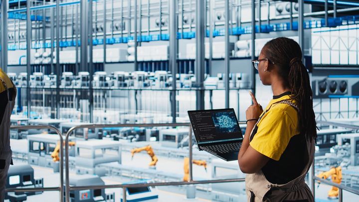 Smart Factory Maintenance Explained: From Automation to Predictive Intelligence