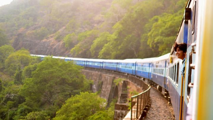 Explore India’s Enchanting Train Tours: A Guide to Scenic Rail Journeys