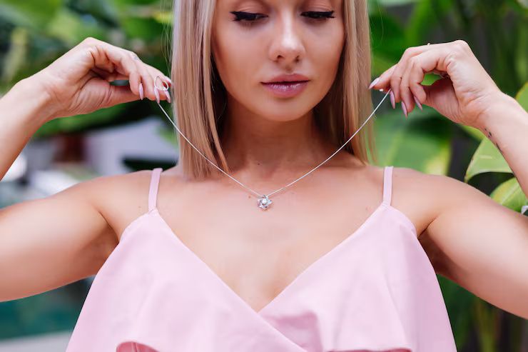 Dainty Chain Necklaces Overview: Style, Design, and Appeal