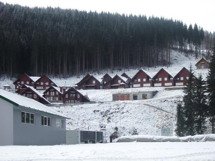 Guide to Snow Village Stays and Unique Arctic Accommodation Experiences